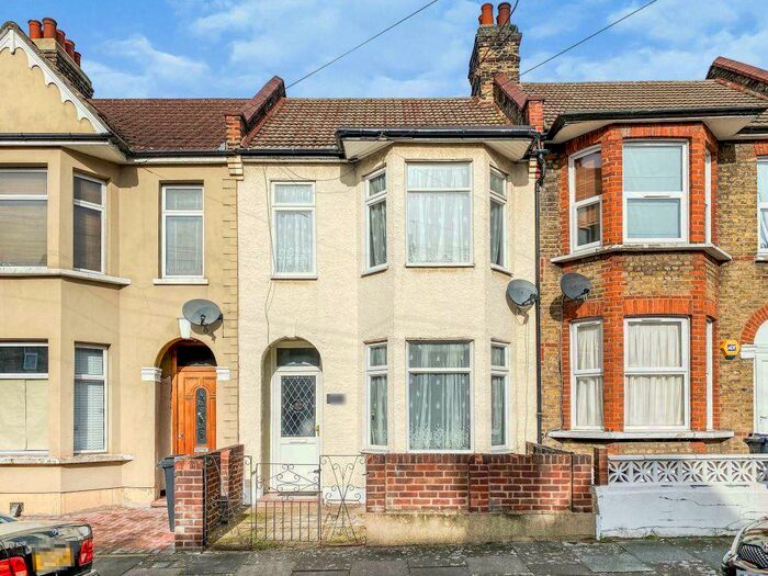 3 Bedroom House To Rent In Paget Road Ilford, IG1