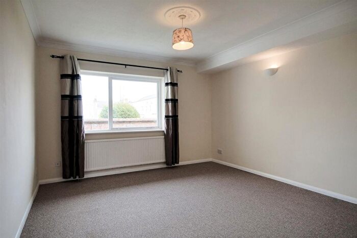 2 Bedroom Flat To Rent In Cedar Court Road, Cheltenham, GL53