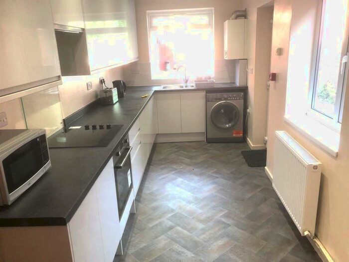 5 Bedroom Semi-Detached House To Rent In Harrow Road, Selly Oak, Birmingham, B29