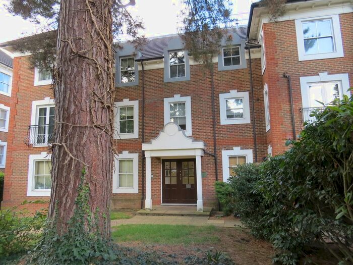 2 Bedroom Flat To Rent In Devonshire House Woodside Grange Road, London N12