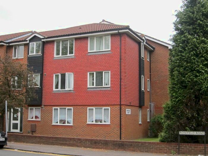 1 Bedroom Flat To Rent In Rosefield Road, Staines, TW18