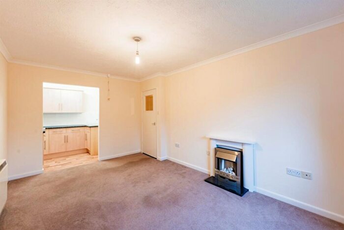 1 Bedroom Retirement Property To Rent In Oakland Court, Fitzalan Road, Littlehampton, BN17