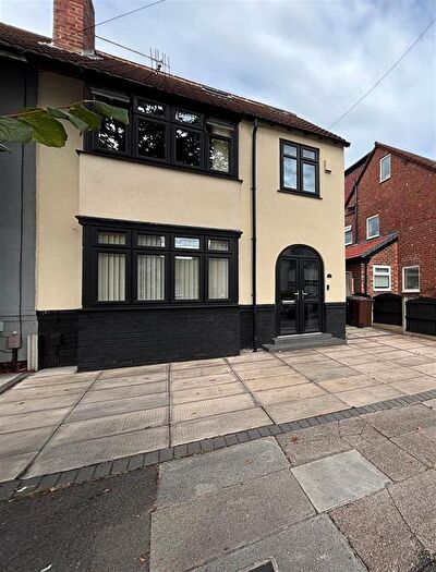 4 Bedroom Semi-Detached House To Rent In Rothesay Drive, Liverpool, L23