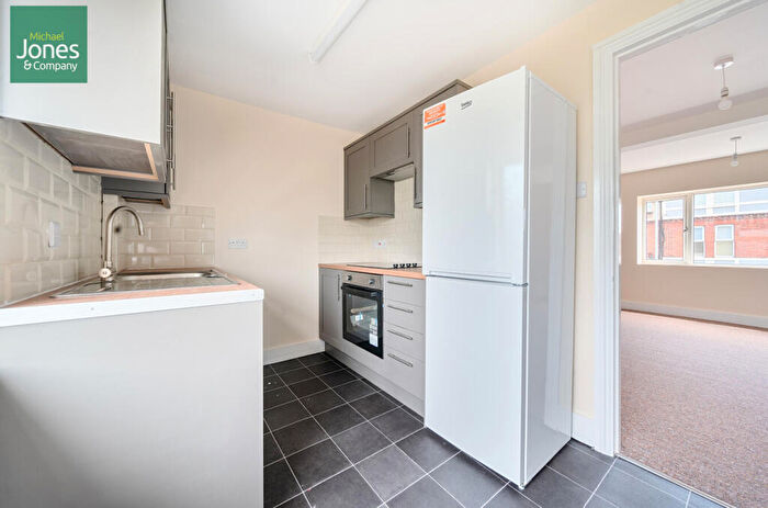 Maisonette To Rent In New Broadway, Worthing, West Sussex, BN11