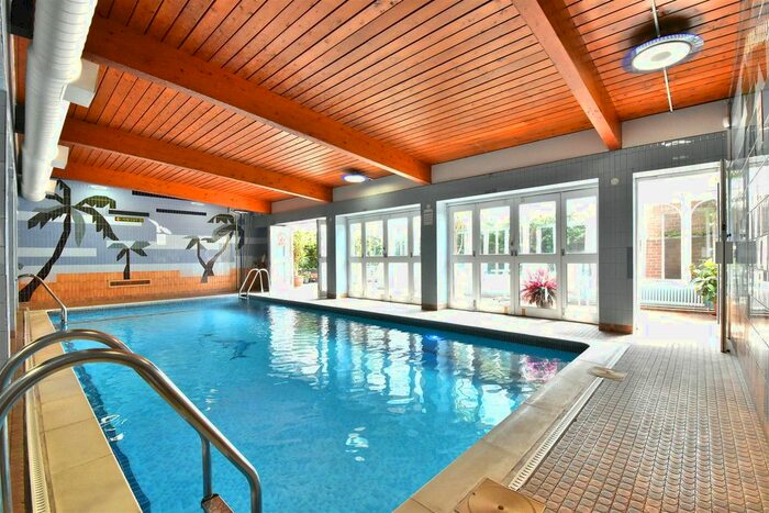 2 Bedroom Flat To Rent In The Falcons, Bramlands Close, Battersea, SW11