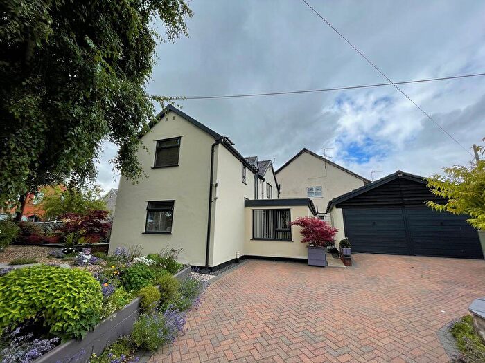 4 Bedroom Detached House For Sale In Hall Street, Penycae, LL14
