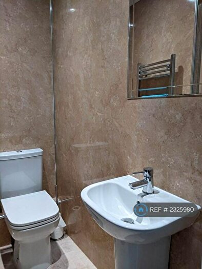 3 Bedroom Flat To Rent In Sinclair Place, Edinburgh, EH11