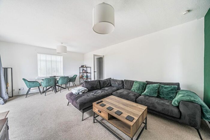 2 Bedroom Flat For Sale In Ashmere Court, Flansham Park, Felpham, Bognor Regis, PO22