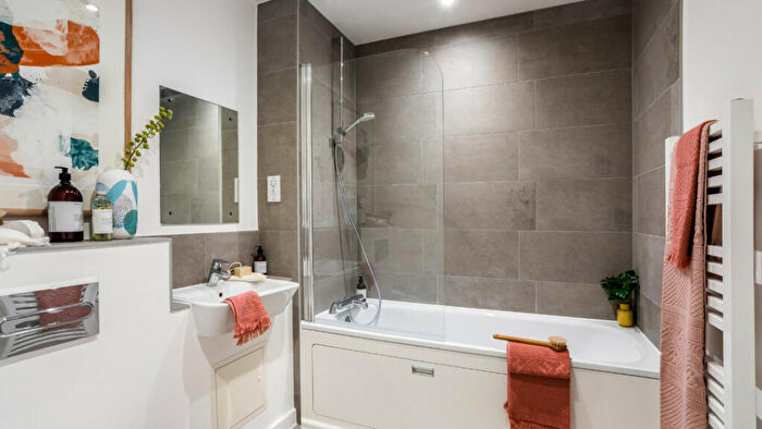 1 Bedroom Flat For Sale In Kenavon Drive, Reading, RG1