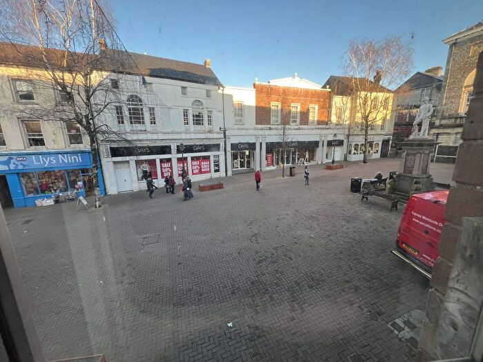 1 Bedroom Flat To Rent In Guildhall Square, Carmarthen, SA31