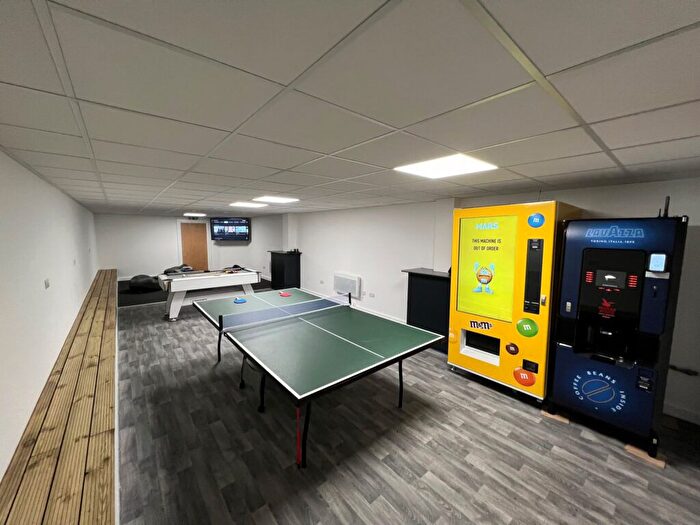 1 Bedroom Flat To Rent In Longside, Bradford, BD7