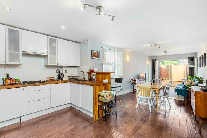 2 Bedroom Flat To Rent In Westcote Road, London, SW16