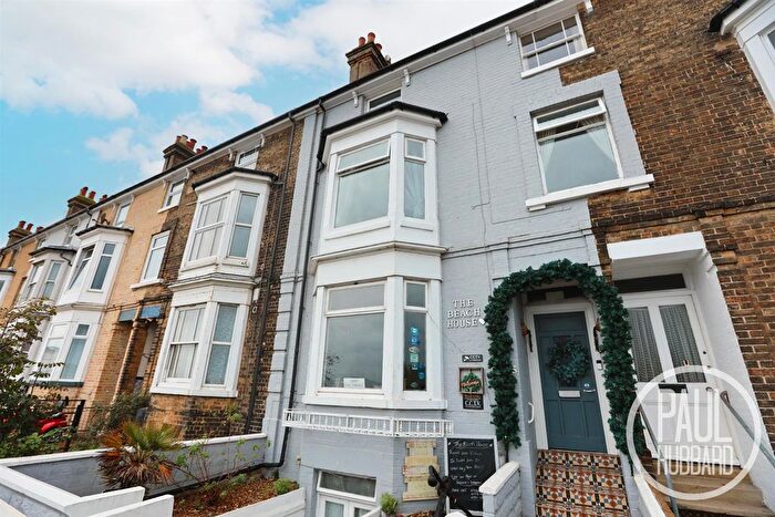 8 Bedroom Town House For Sale In Marine Parade, Lowestoft, Suffolk, NR33