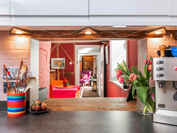 5 Bedroom Country House For Sale In Lavender Mead, Hampshire, SO21