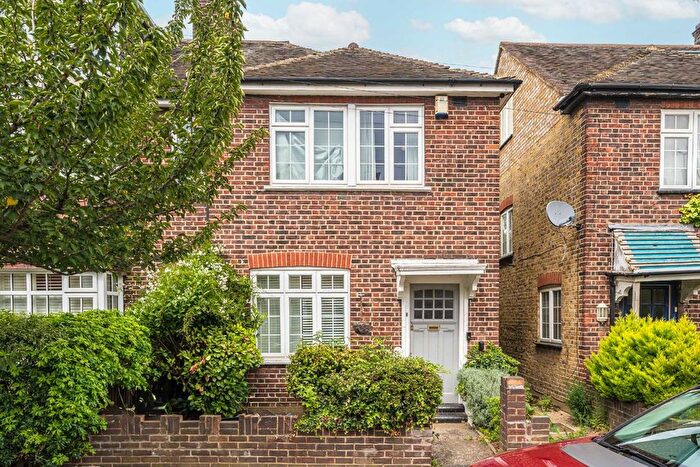 3 Bedroom Property To Rent In Manor Park, Richmond, TW9