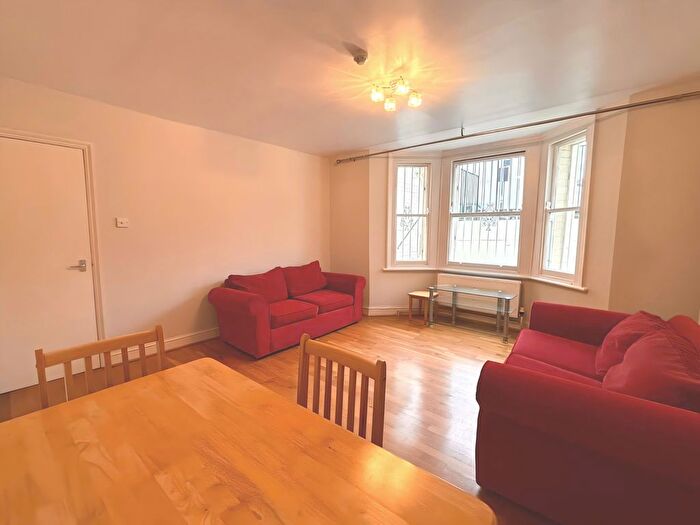 1 Bedroom Flat To Rent In Rossiter Road, Balham, SW12