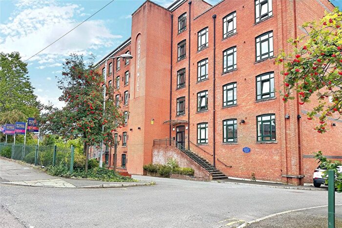 2 Bedroom Flat For Sale In Mossley Road, Ashton-Under-Lyne, Greater Manchester, OL6