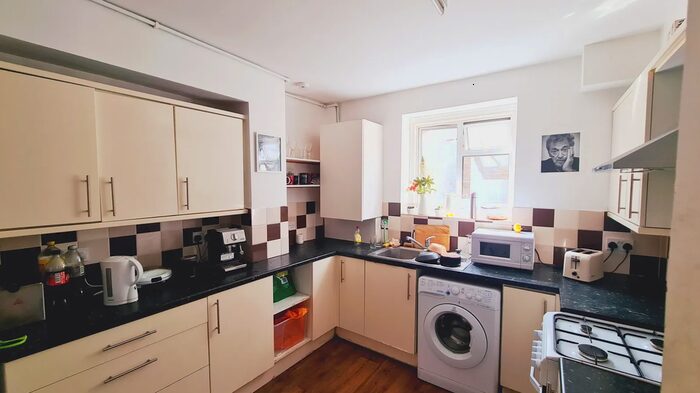 6 Bedroom Maisonette To Rent In Sidney Street, Whitechapel, E1