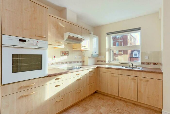 2 Bedroom Flat For Sale In Crane Bridge Road, Salisbury, SP2