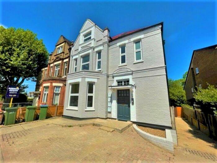 3 Bedroom Flat To Rent In Sidcup Road, London, SE9