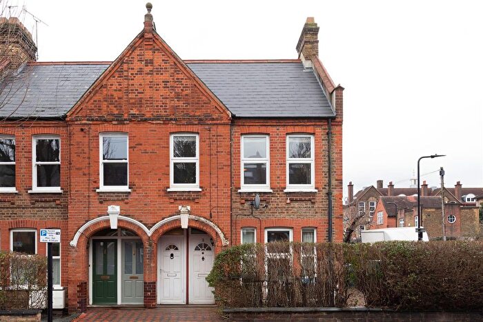 2 Bedroom Maisonette For Sale In Hibbert Road, Walthamstow, E17