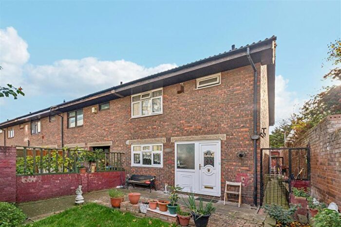 3 Bedroom End Of Terrace House For Sale In Woolwich Road, Charlton, SE7