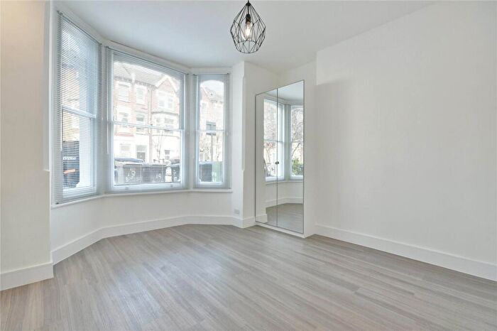 Studio To Rent In Buckley Road, Brondesbury, NW6
