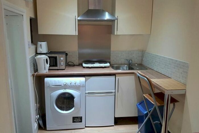 Studio To Rent In Elthorne Park Road, Hanwell, W7