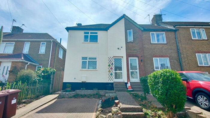 3 Bedroom End Of Terrace House For Sale In Beech Road, Rochester, Kent, ME2