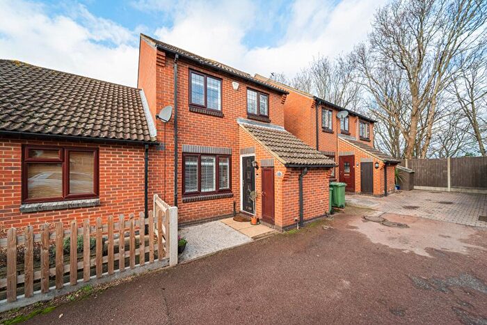 3 Bedroom Semi Detached House For Sale In Hasted Close, Greenhithe, Kent, DA9