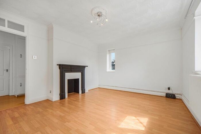 2 Bedroom Flat To Rent In Maitland Close, Greenwich High Road, London, SE10