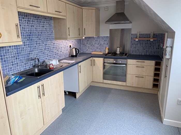 3 Bedroom Flat To Rent In Bargates, Christchurch, BH23