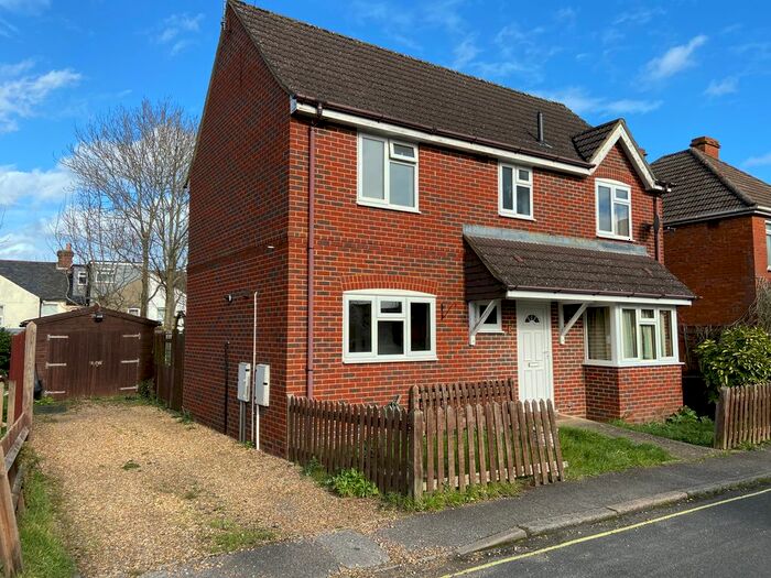 3 Bedroom Detached House To Rent In Brighton Road, Aldershot, GU12