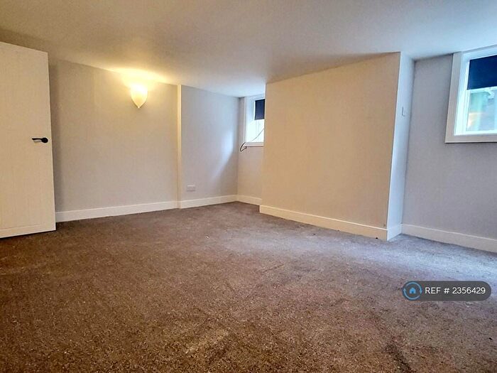 2 Bedroom Flat To Rent In Harrogate Road, Leeds, LS17