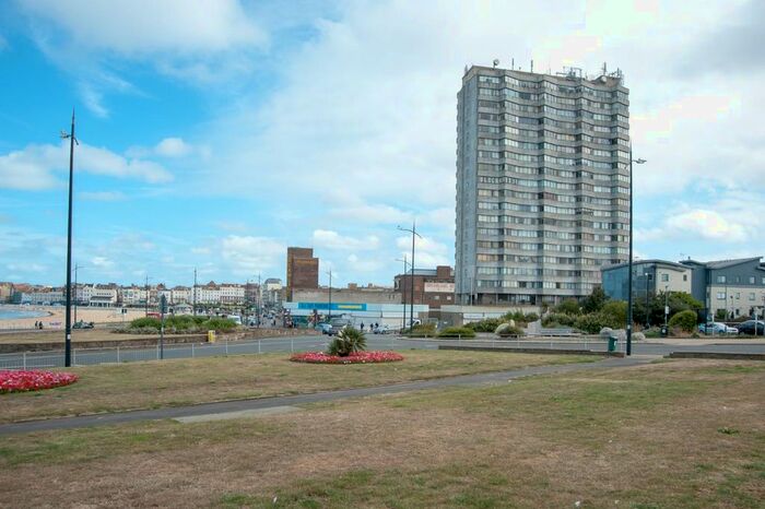 2 Bedroom Flat To Rent In All Saints Avenue, Margate, CT9