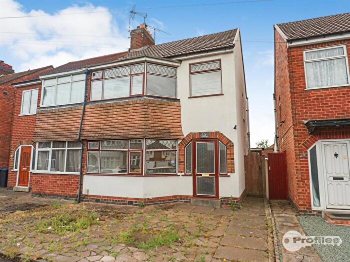 3 Bedroom Semi-Detached House For Sale In Barrie Road, Hinckley, LE10