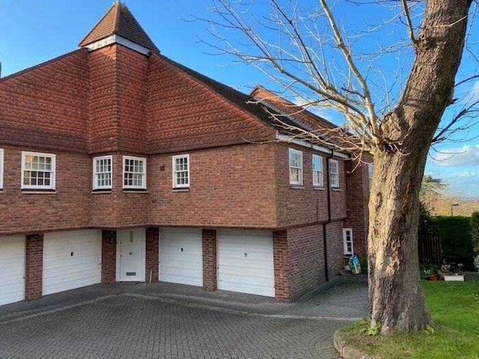 4 Bedroom Mews House To Rent In Mews House, Byron Hill Road, Harrow On The Hill HA2
