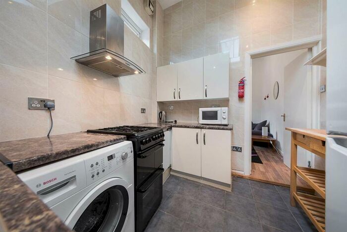 1 Bedroom Flat To Rent In Morella Road, Balham, London, SW12
