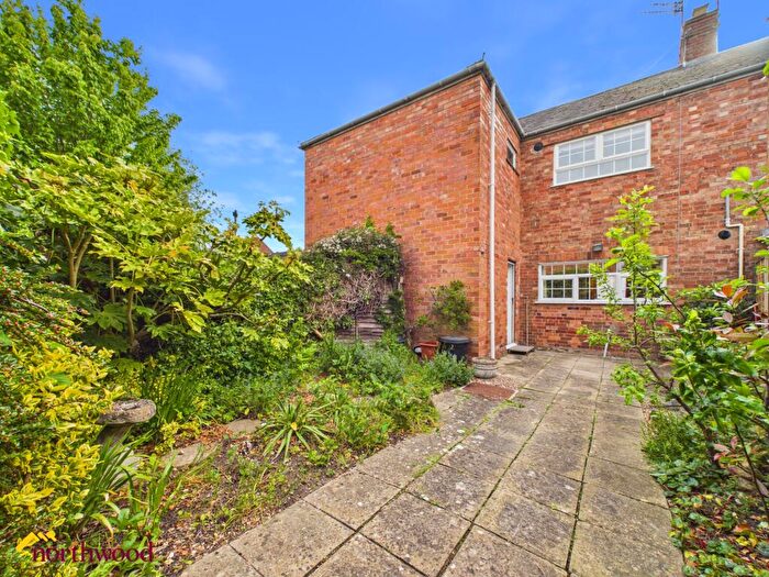 2 Bedroom Ground Maisonette For Sale In Coventry Street, Southam, Warwickshire, CV47
