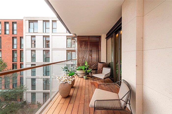 3 Bedroom Flat To Rent In Campden Hill, Holland Park, London, W8