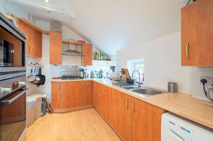 2 Bedroom Flat To Rent In High Street, High Barnet, Barnet, EN5