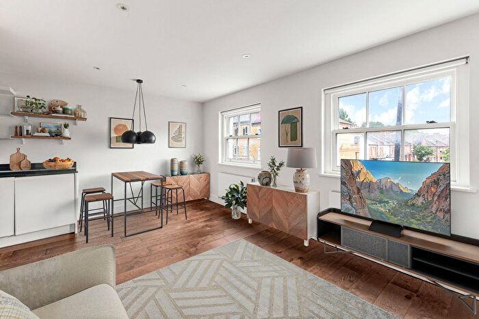 1 Bedroom Flat For Sale In Highgate Hill, Archway, London, N19