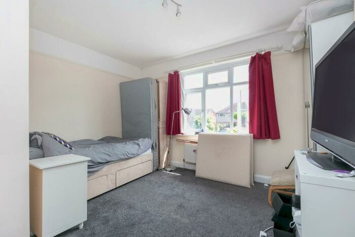 3 Bedroom Semi-Detached House To Rent In St. Albans Road, Cheam, Sutton, SM1