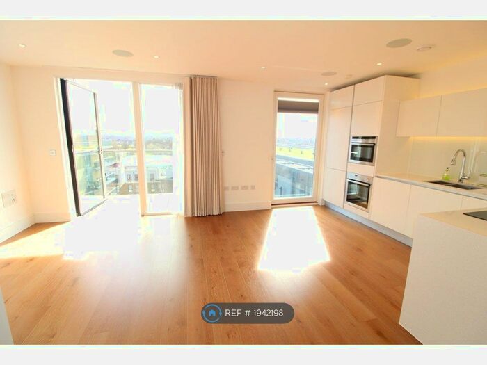 2 Bedroom Flat To Rent In Wallace Court, Greenwich, London, SE3