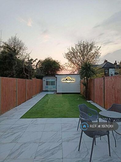 Studio To Rent In North Finchley, London, N12