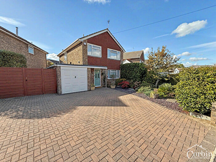 4 Bedroom Detached House For Sale In Dukes Drive, Bournemouth, BH11