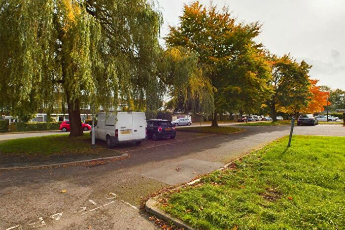2 Bedroom Apartment For Sale In Stevenage Rise, Hemel Hempstead, HP2