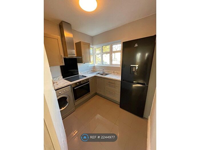 1 Bedroom Maisonette To Rent In Hampden Way, London, N14