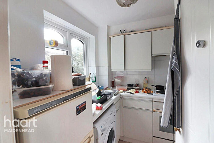 1 Bedroom Apartment For Sale In Corfe Place, Maidenhead, SL6