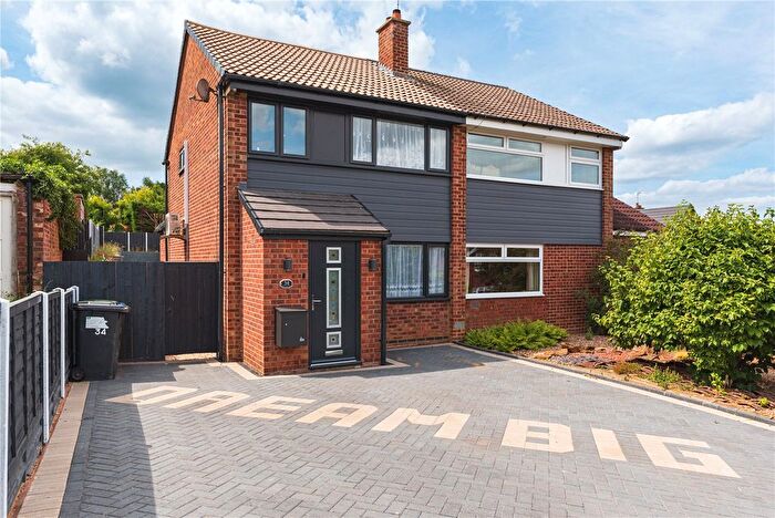 3 Bedroom Semi-Detached House For Sale In Sunningdale Drive, Daventry, Northamptonshire, NN11